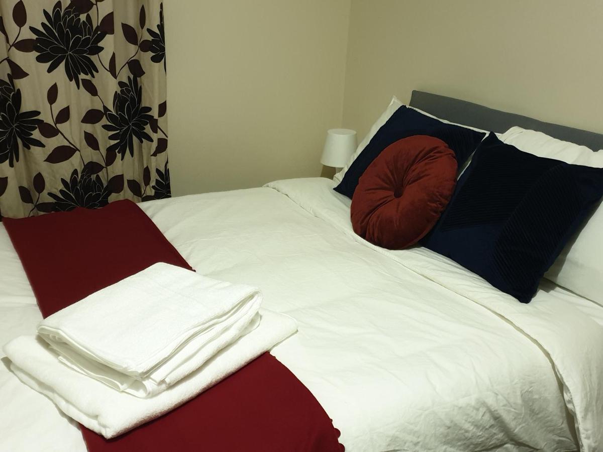 2 Bedroom Lovely Apartment In Woolwich London Eksteriør billede