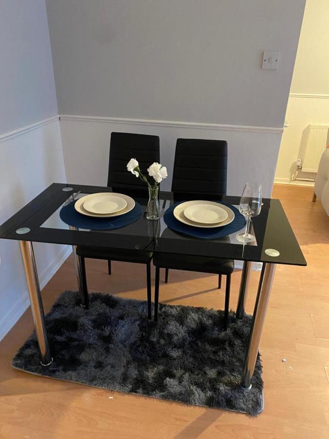 2 Bedroom Lovely Apartment In Woolwich London Eksteriør billede